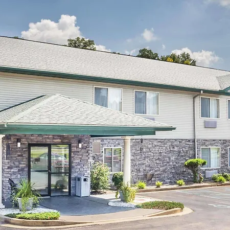 Super 8 By Wyndham Louisa Motel
